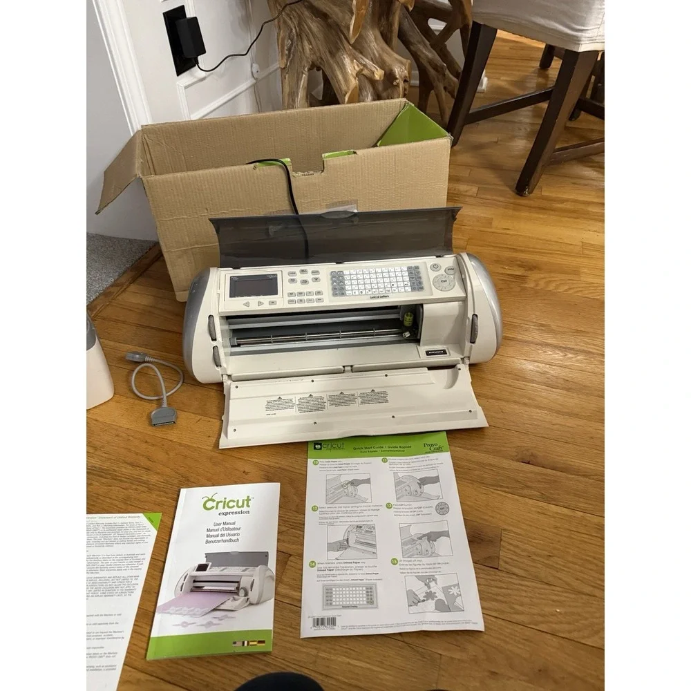 Cricut Expression Electronic Personal Cutting Machine And jukebox‎